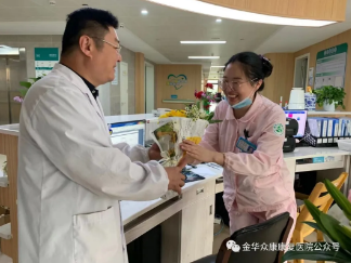 致众康最美逆行者：爱是love爱是包容
